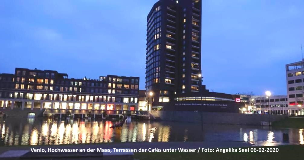 2020 02 06 Hochwasser Maas 3 Teraasen Cafes unter Wasser