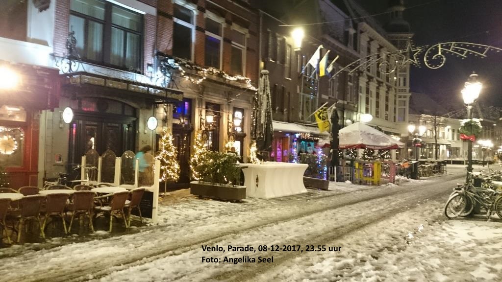 2017 12 08 sneeuw in Venlo 3 Parade